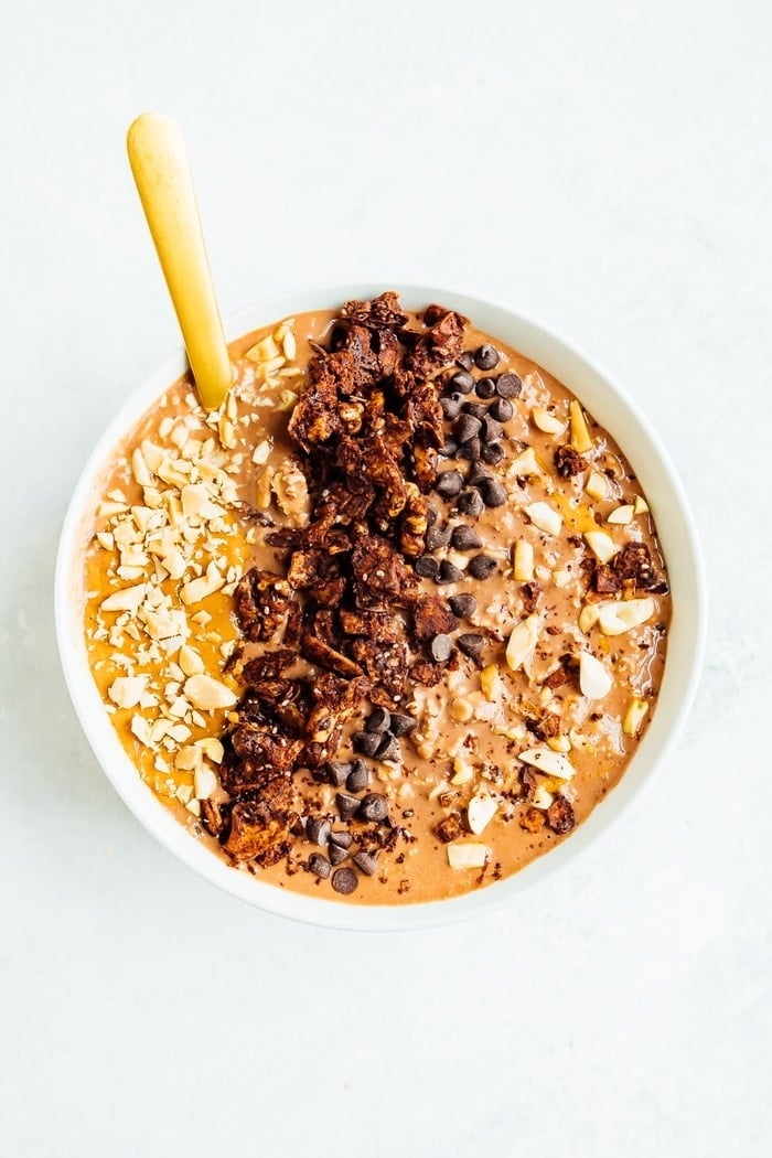 Protein-Rich & Dairy-Free Vegan PB Cup Overnight Oats